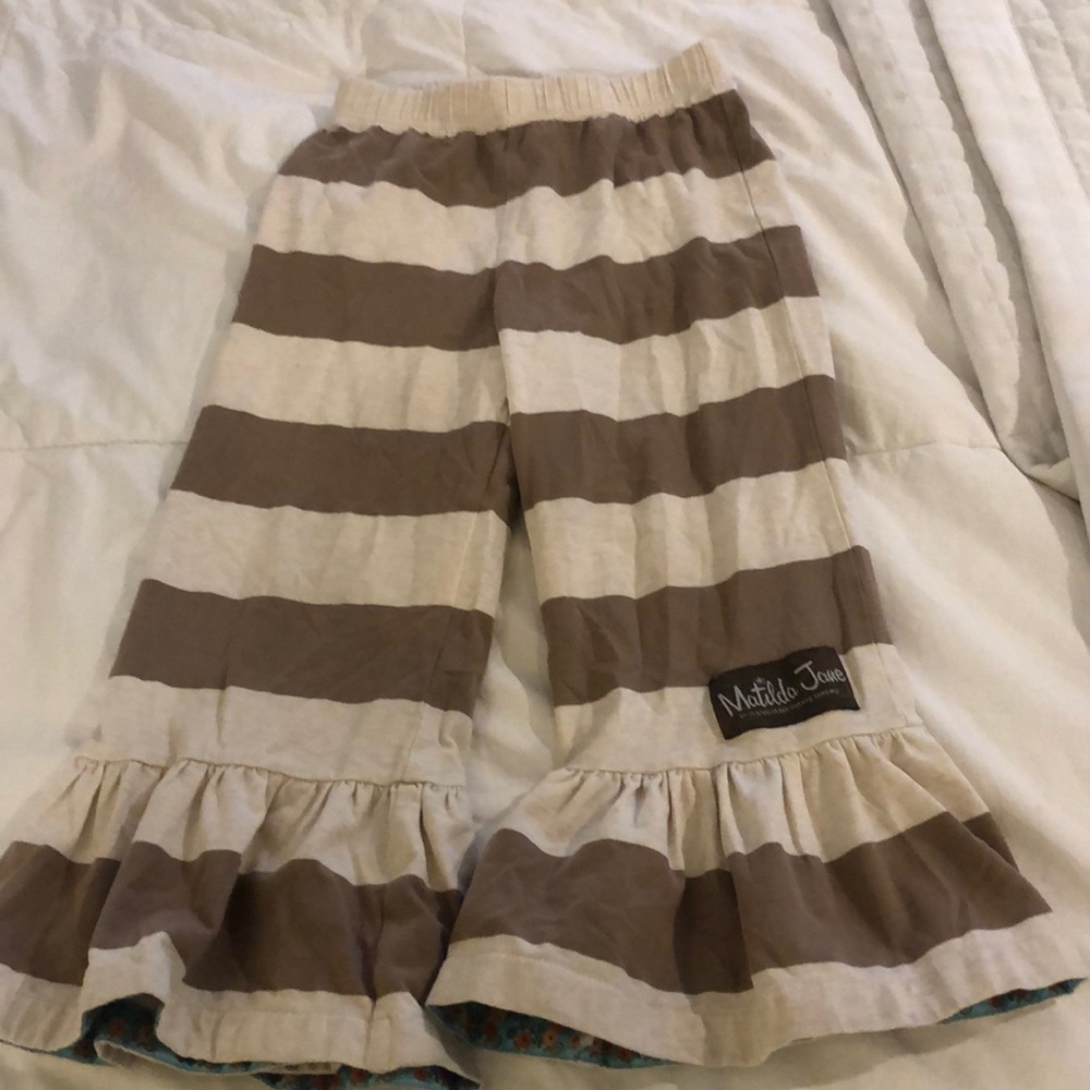Khaki & cream big ruffles